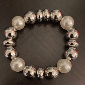 Pearl and silver bracelet